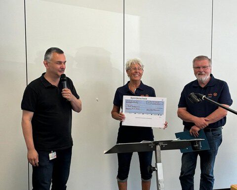 Spendenübergabe bei VW